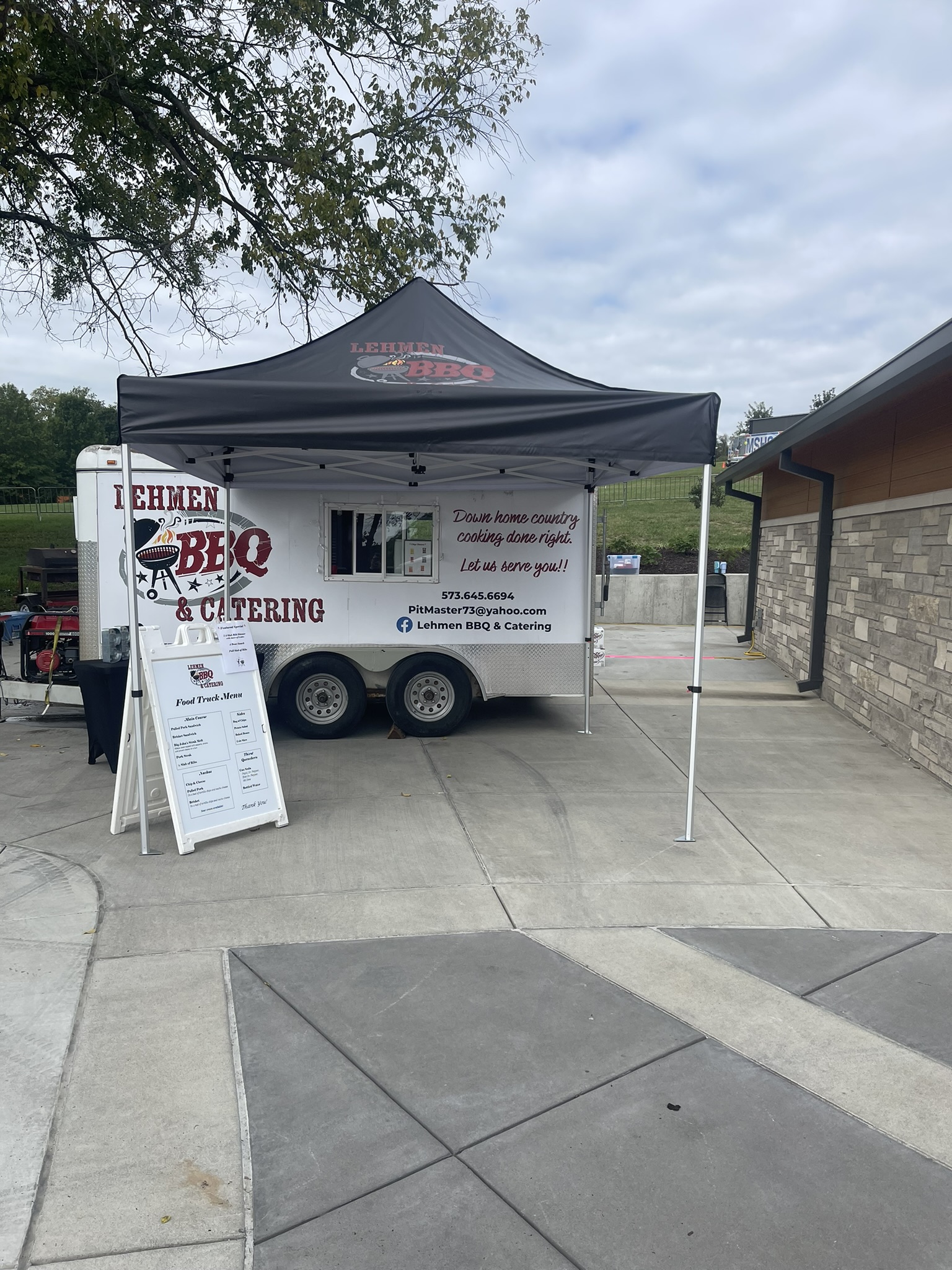 lehmen bbq & catering food truck at corporate event